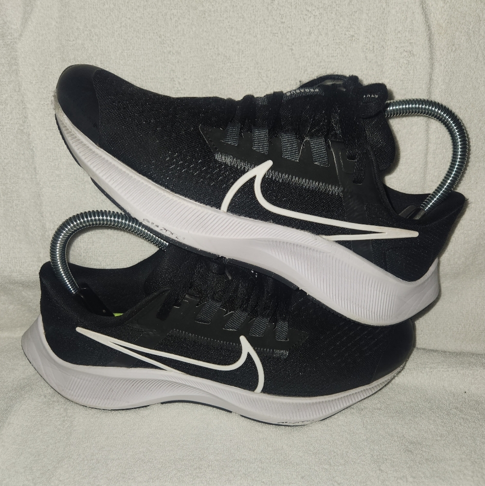 NIKE AIR ZOOM PEGASUS 38 BLACK WHITE RUNNING CZ4178-002, 5.5Y/W7, OFFERS WELCOME
